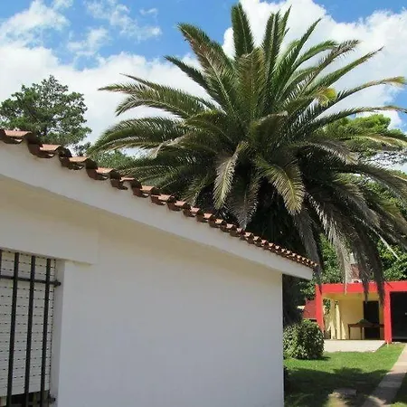 Casa Con Pileta Y Jardin A Tres Cuadras Del Lago Villa Carlos Paz Exterior foto