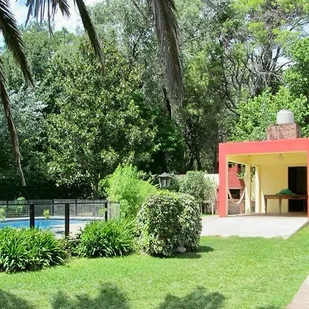 Casa Con Pileta Y Jardin A Tres Cuadras Del Lago Villa Carlos Paz Exterior foto