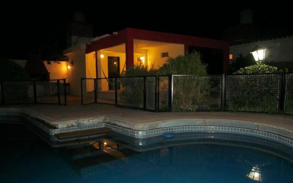 Casa Con Pileta Y Jardin A Tres Cuadras Del Holiday home *
