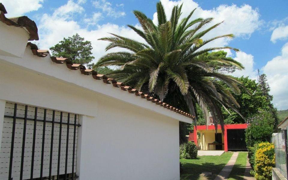 Casa Con Pileta Y Jardin A Tres Cuadras Del Holiday home