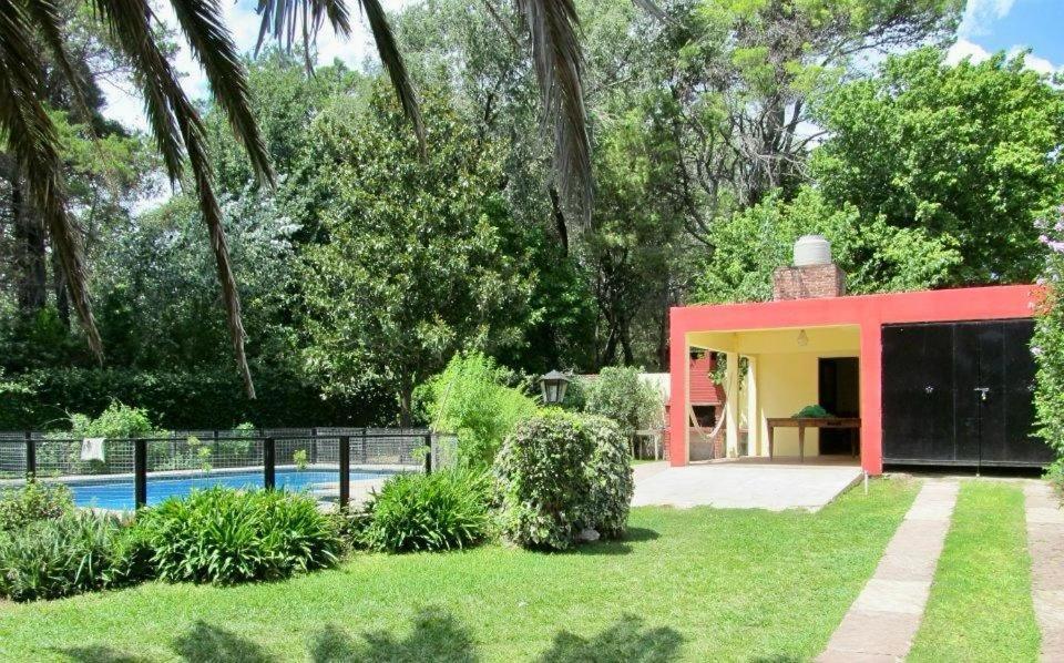 Casa Con Pileta Y Jardin A Tres Cuadras Del *