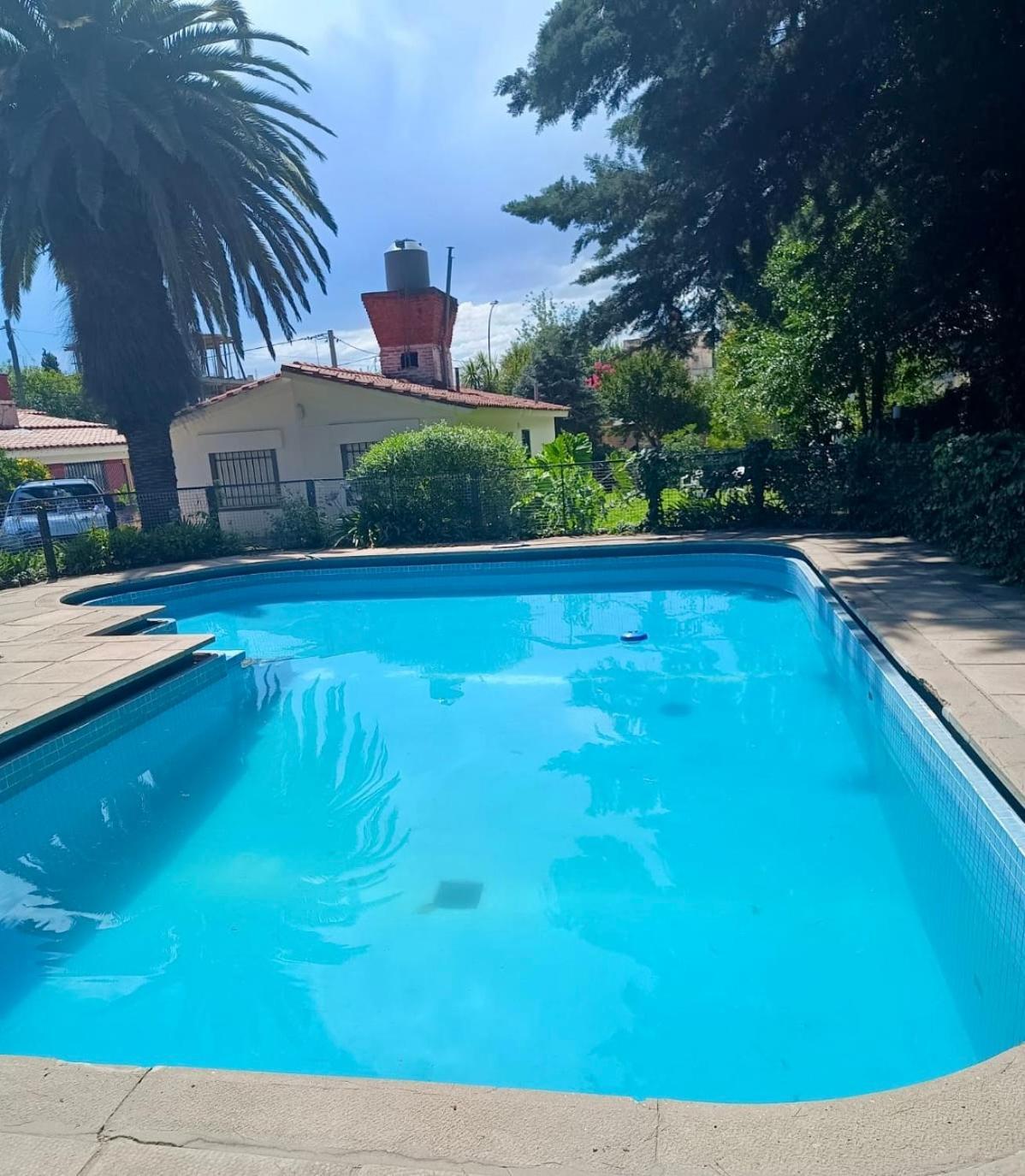 Casa Con Pileta Y Jardin A Tres Cuadras Del