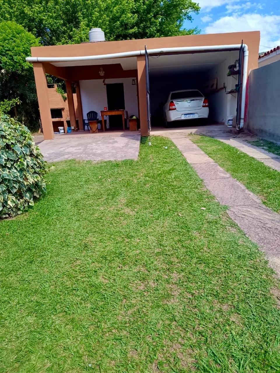 Holiday home Casa Con Pileta Y Jardin A Tres Cuadras Del